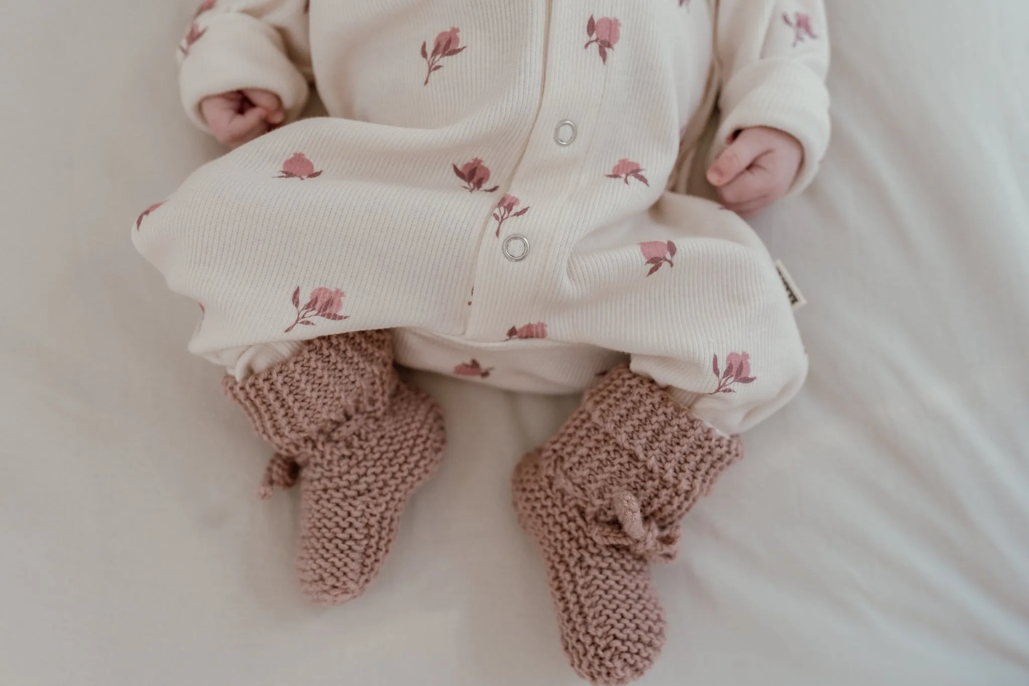 Baby Jumpsuit Rib Pomegranate Licht Beige met Ruffles