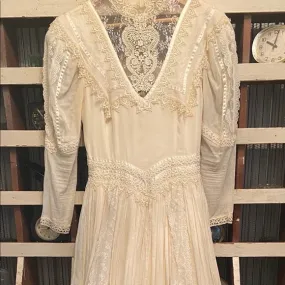 Beautiful Vintage Wedding Dress