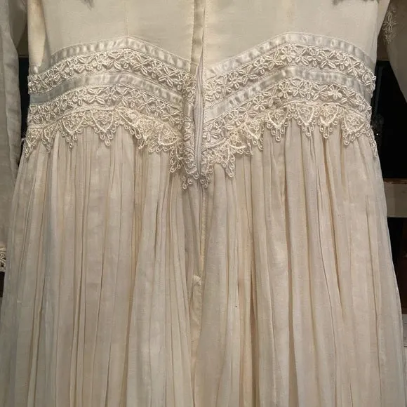 Beautiful Vintage Wedding Dress