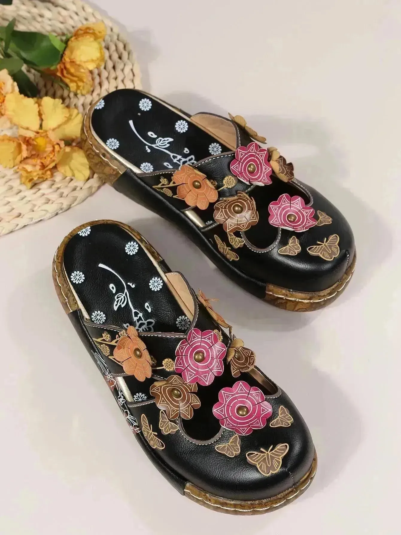 Closed-toe Women Non-slip Floral Slippers