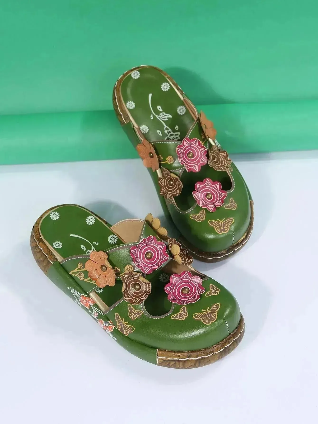 Closed-toe Women Non-slip Floral Slippers