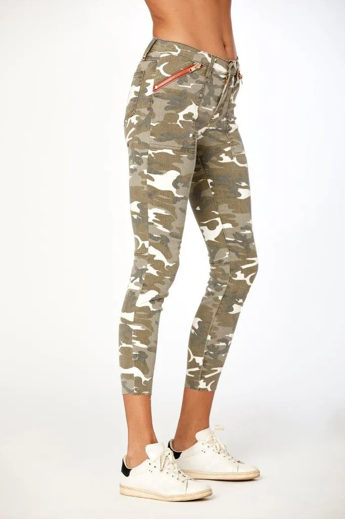 Etienne Marcel Womens Red Zipper Camo Jeans