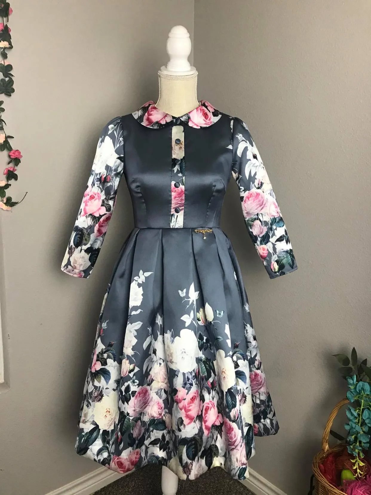 Kennedy Dress in Roses Grey Taffeta size S