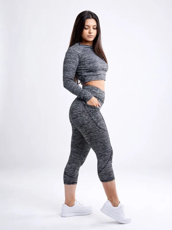 Mid-Rise Capri Fitness Leggings with Side Pockets