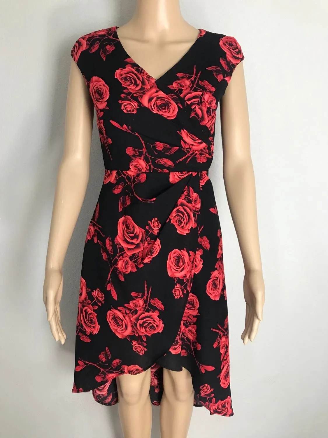 Minyoung dress in red roses