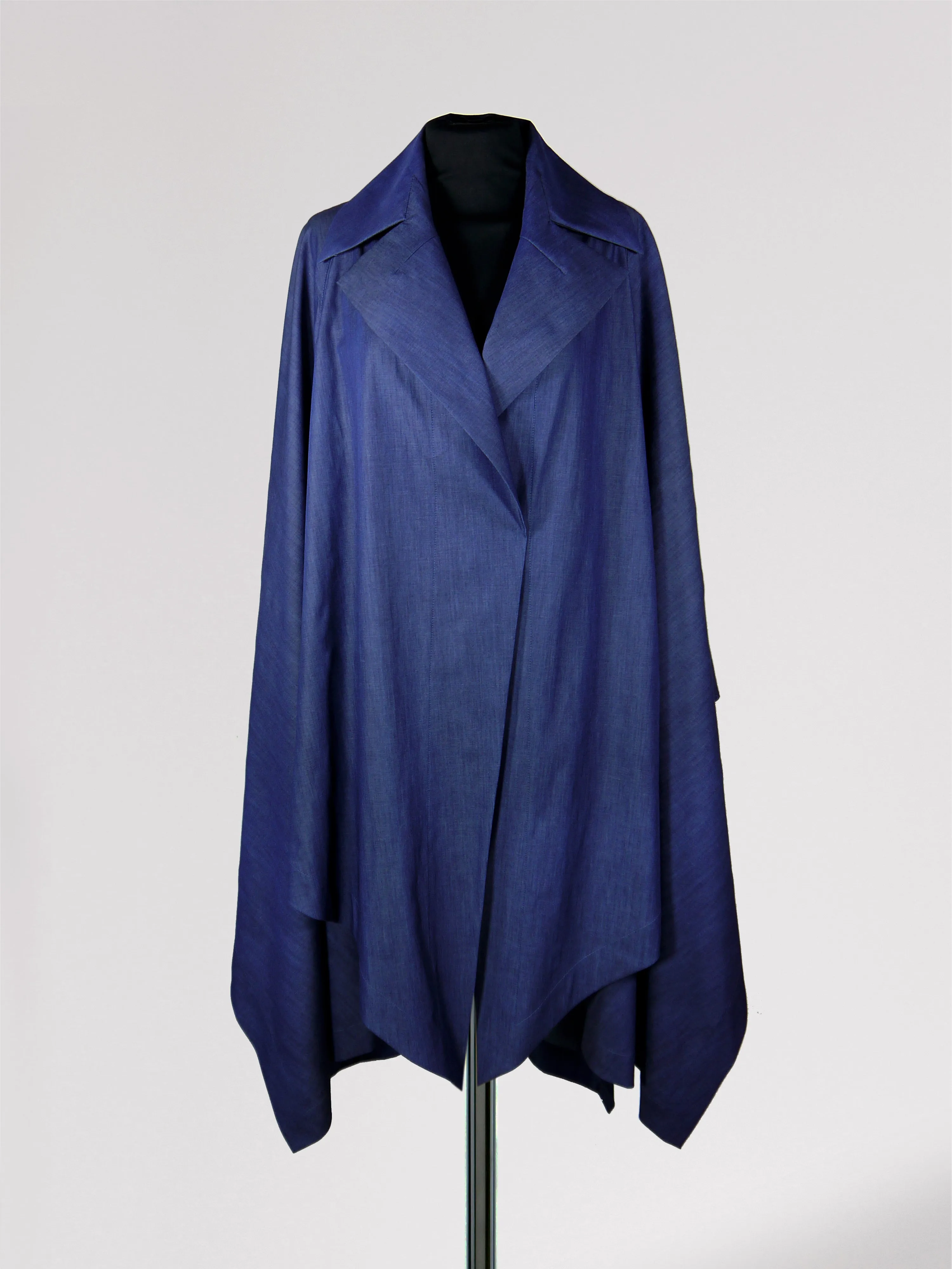 Origami Stain Collar Light Denim Cape / Navy