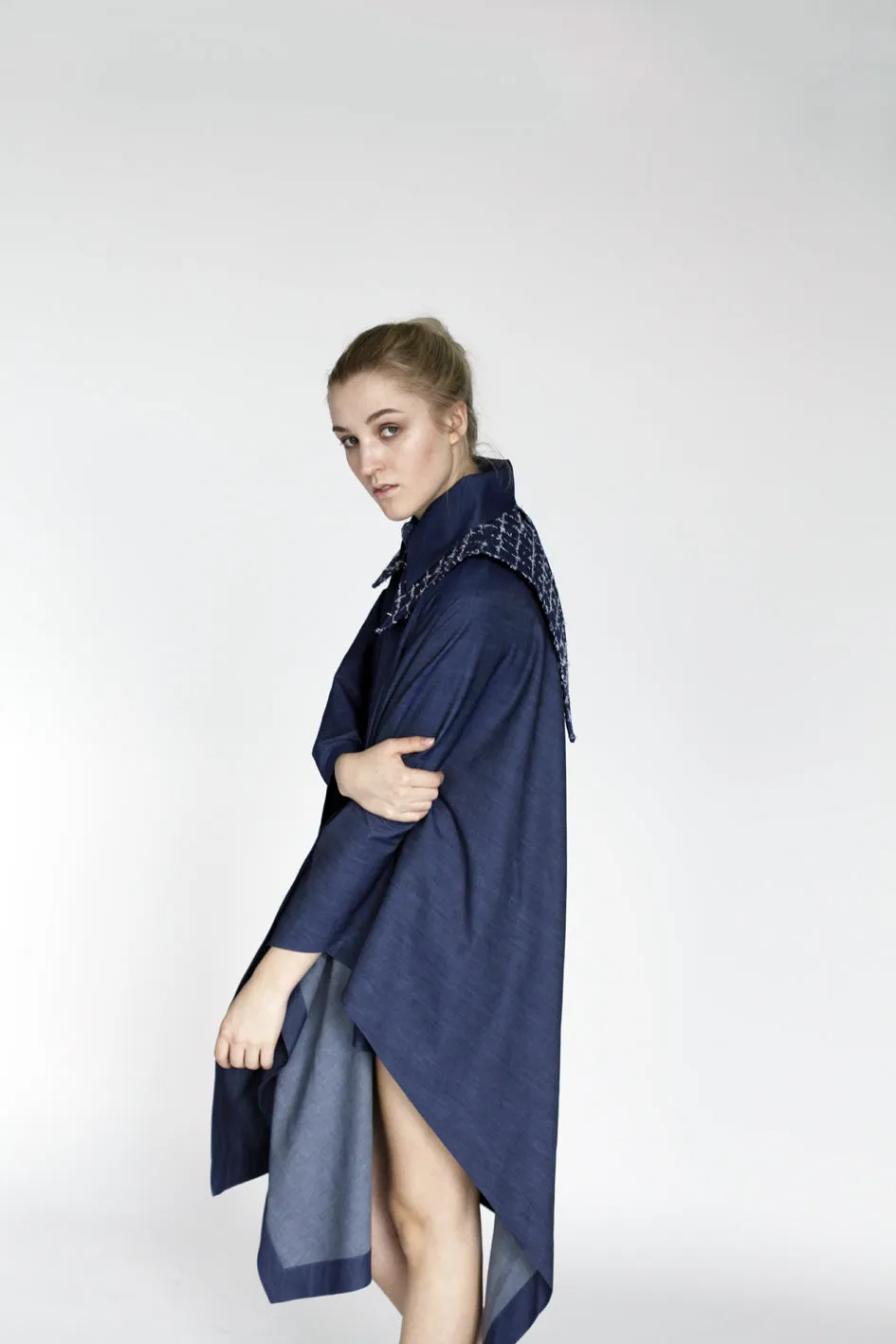 Origami Stain Collar Light Denim Cape / Navy