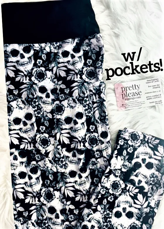 Sketched Skulls in Black & White Floral Super SOFT Leggings OS TC Plus rts Halloween