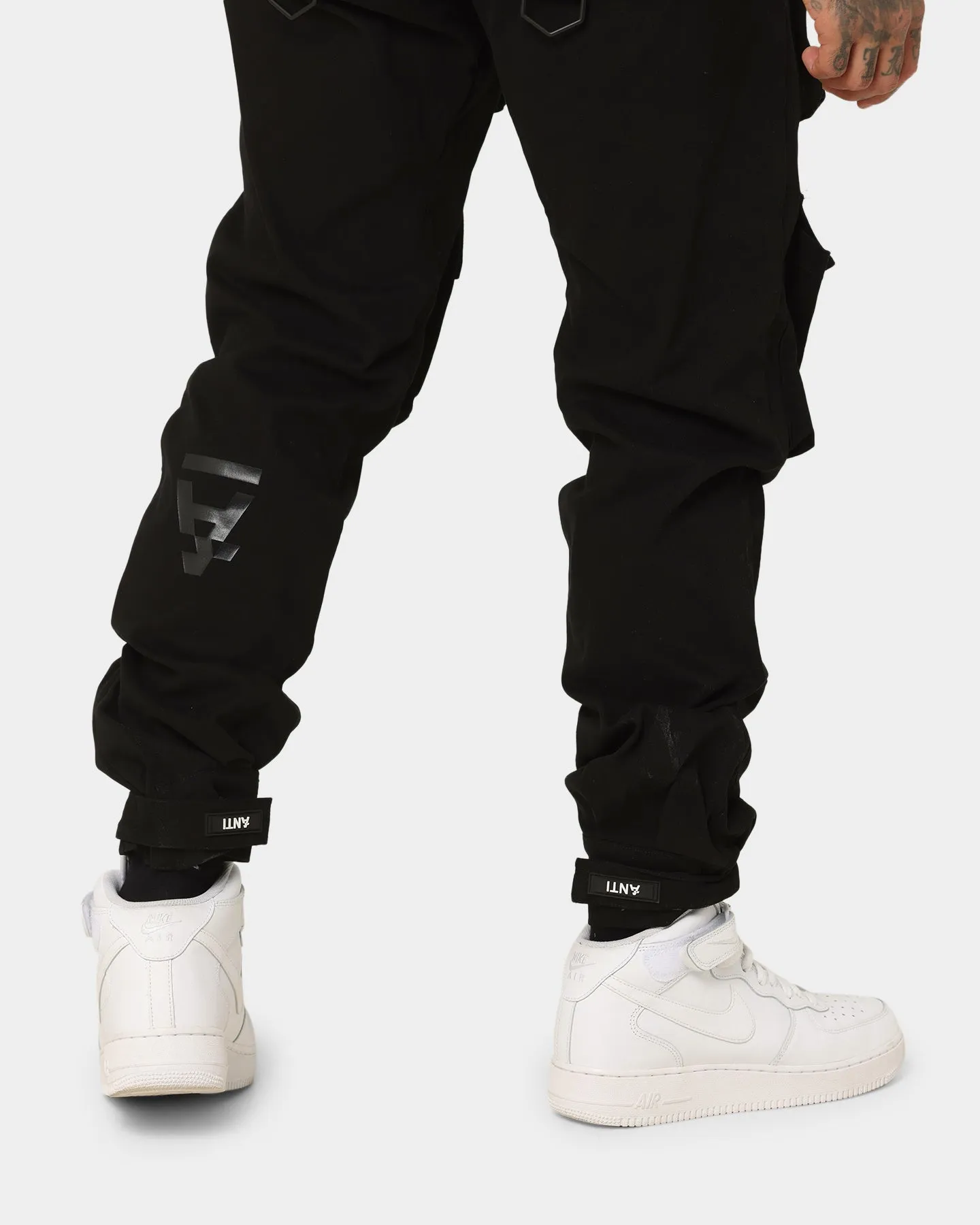 The Anti Order Jogger X Black/Black