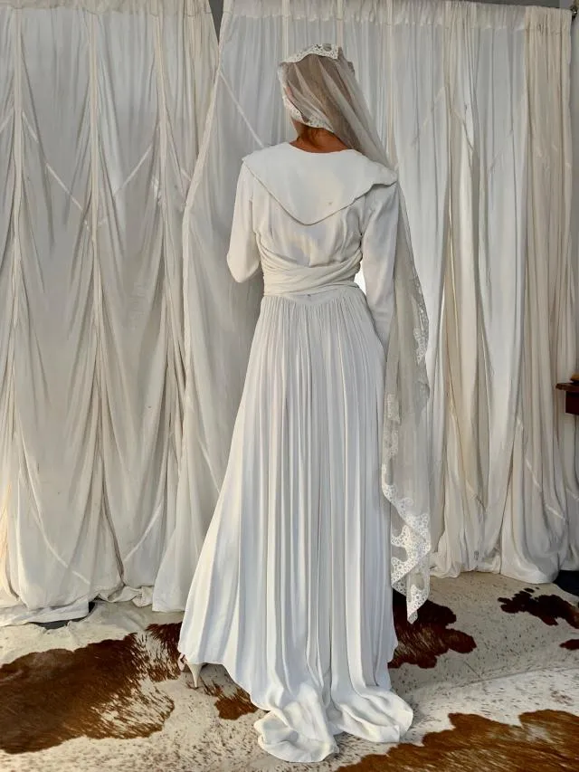 Vintage 1949 Crepe Cream Wedding Dress