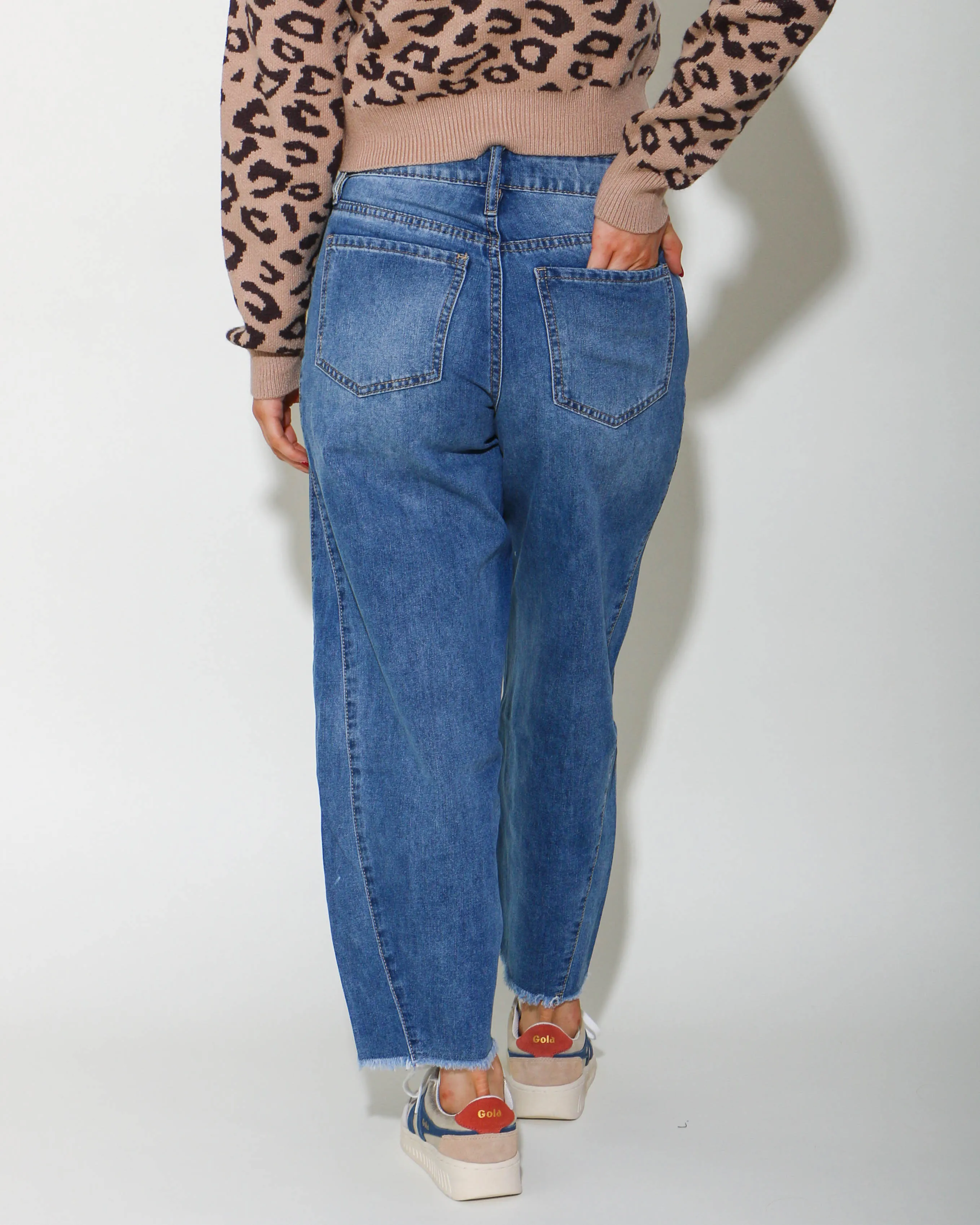 Women's Baggy Cropped Frayed Barrel Jeans