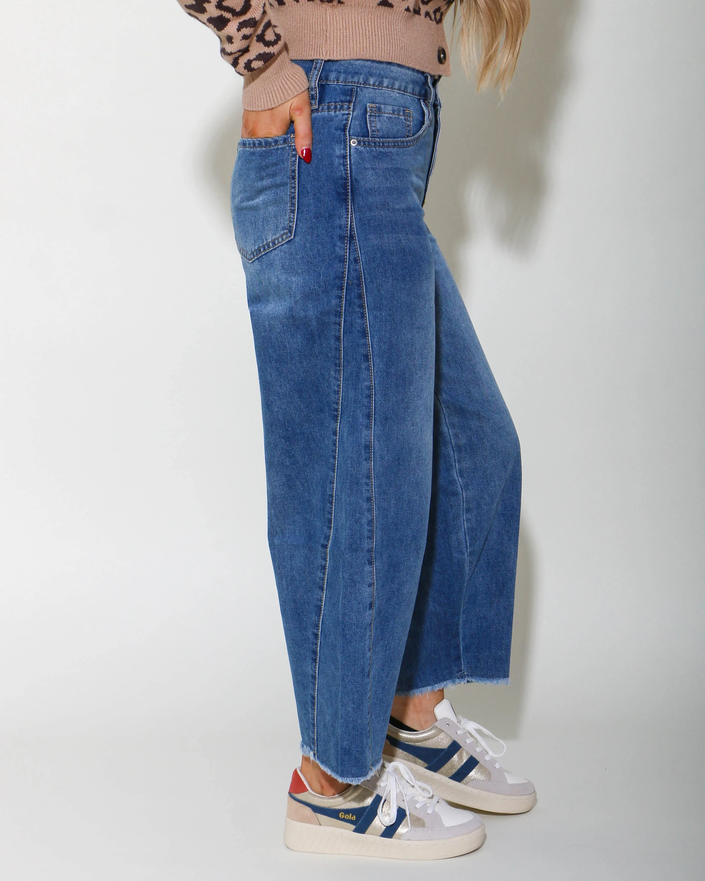 Women's Baggy Cropped Frayed Barrel Jeans