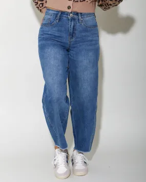 Women's Baggy Cropped Frayed Barrel Jeans