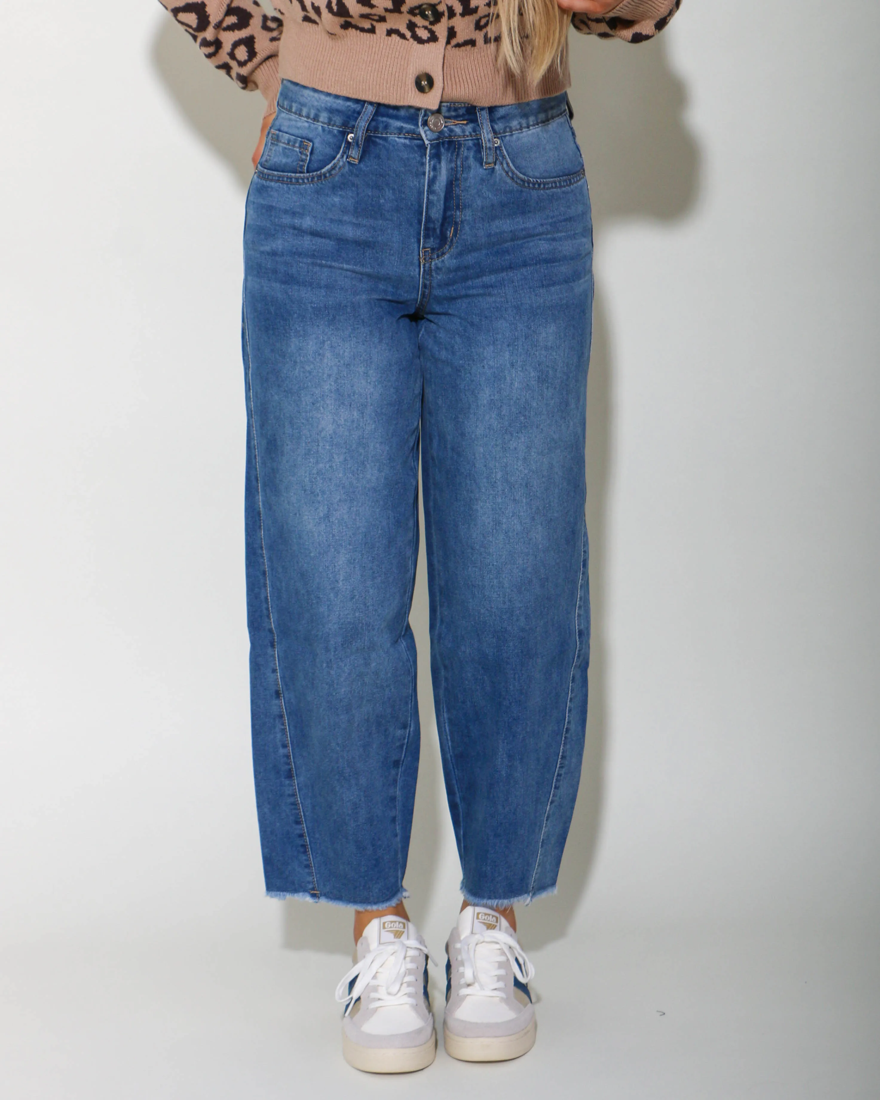 Women's Baggy Cropped Frayed Barrel Jeans